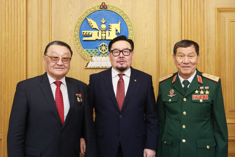 Ерөнхий сайд Г.Занданшатар БНМАУ болон ЗХУ-ын баатар Ж.Гүррагчаа, Азийн анхны сансрын нисэгч Фам Туан нарыг хүлээн авч уулзлаа.